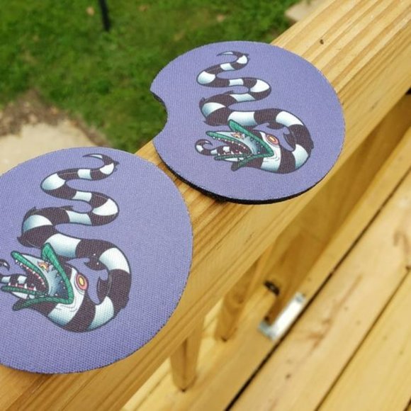 Never Trust the Living (Beetlejuice) Raglan shirt - Picture 5 of 7